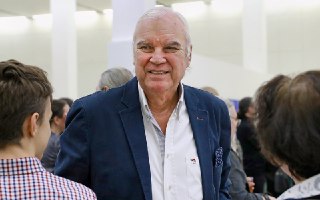 Умер ведущий советской телепередачи «До и после полуночи» Владимир Молчанов, сообщил журналист Юрий Рост.Молчанову было 75 лет.