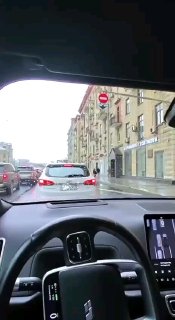 Владелец LiXiang застрял в московской пробке, включил автопилот и спокойно отпра