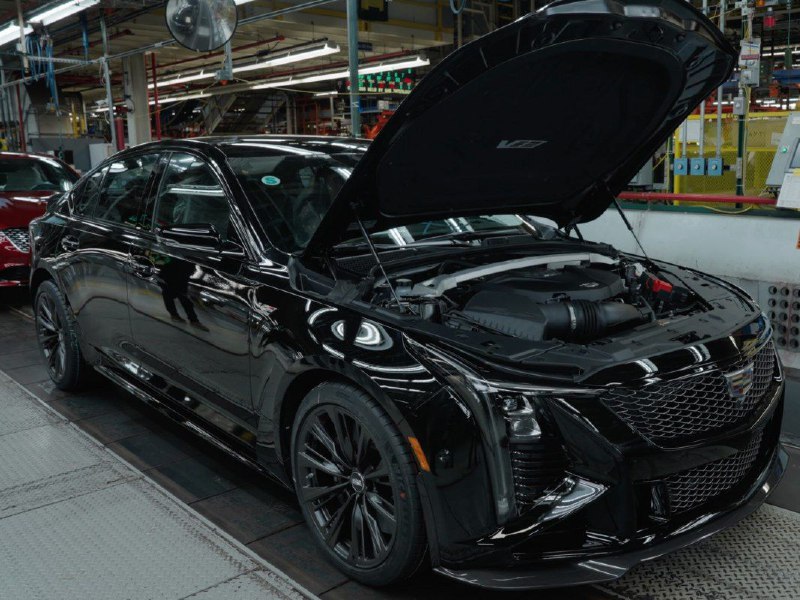 За кулисами завода, где Cadillac собирает последний спортивный седан с механичес