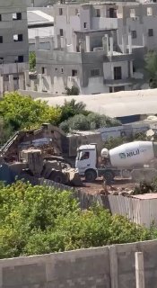 כוחות ישראל מבצעים פעולות דחפור על אדמות חקלאיות בעיר קלקיליה.