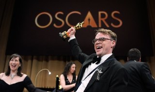 В категории лучший документальный полнометражный фильм «Оскар» забрал фильм «Господин Никто против Путина», снятый обычным российским учителем в обычной школе в городе Карабаш Челябинск области. По словам его создателя Павла Таланкина, 90% видеоматериала д