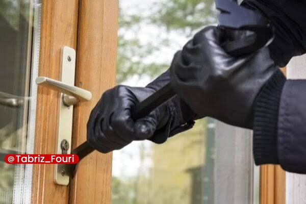 تبریز فوری: دستگیری سارق حرفهای منزل و مالخرها در تبریز🔹رئیس پلیس آگاهی انتظامی استان آذربایجان شرقی از دستگیری یک سارق حرفهای منز