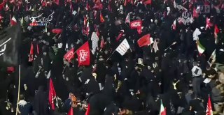 🎦 חצר מסגד ג'מקראן ואנשים שמתכוננים לפגוש את ההנהגה ההרוגה