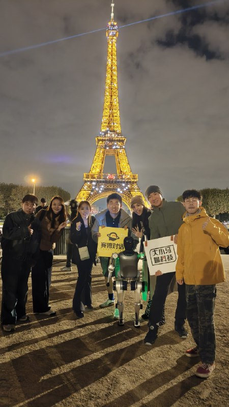 恭喜小顽童，在巴黎时装周的亮相登上时代周刊
