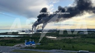 🌐 Удар по Петербургскому нефтяному терминалу в день открытия ПМЭФ, атака на автобус в оккупированном Енакиево. Что произошло к утру 3 июня — в подборке «Новой-Европа»:🔹 Украинские дроны атаковали Петербургский нефтяной терминал, он загорелся. В результате 