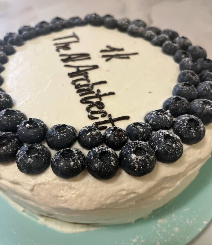 Тыща подписчиков!В честь этого события, любимая жена испекла торт (не AI) 🤍Спасибо вам всем!За 8 месяцев существования канала Я наконец-то нащупал свою нишу – мне нравится изучать и писать про AI Coding. В будущем планирую создавать ещё больше полезного и интересного контента.Дальше – больше