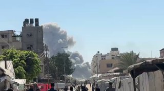 מטוסי כיבוש מפציצים בית עבור משפחת פרוואנה לאחר שהזהירו אותם בבטן השמנה מדרום לחאן יונס.