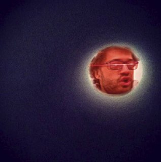 NASA показала фотки свежего кратера на Луне, который образовался от удара астероида размером с многоэтажку: https://lentach.media/1ZA8i