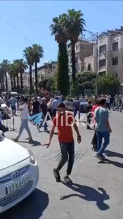אמבולנסים ממהרים לזירת הפיצוץ כדי לחלץ מספר פצועים.