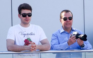 Сына Дмитрия Медведева назначили секретарем нового Совета по инновациям «Единой России». Он будет курировать смысловую повестку перед выборамиВ «Единой России» учредили совет по инновационному и технологическому развитию, сообщили в пресс-службе партии. Пр