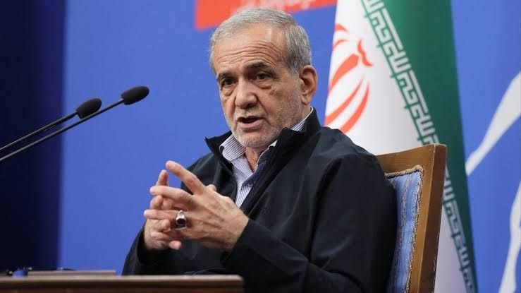 نورنیوز: ✅ تأکید پزشکیان بر استفاده از ظرفیت حوزه‌های علمیه بانوان🔹 رئیس‌جمهور بر استفاده از ظرفیت حوزه‌های علمیه بانوان برای حل 