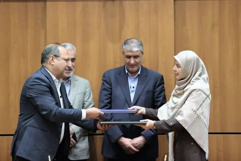 کیوسک خبر: 🔴 امضای تفاهمنامه تأسیس «مرکز تحقیقات سلامت هستهای ایرانزمین»🔸 تفاهمنامه تأسیس این مرکز همزمان با هفته دولت و آیین گ