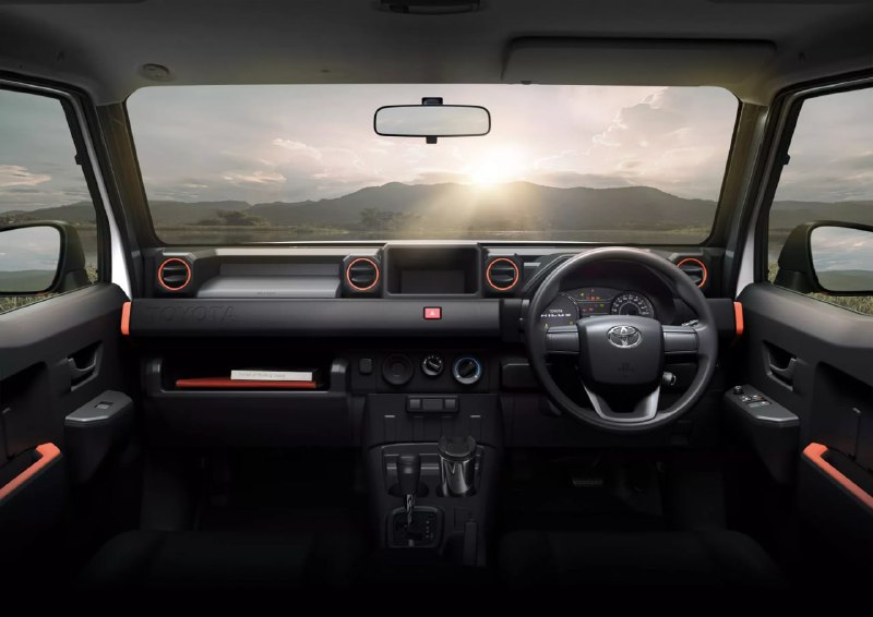 Тoyota представила самый компактный Hilux Champ 4