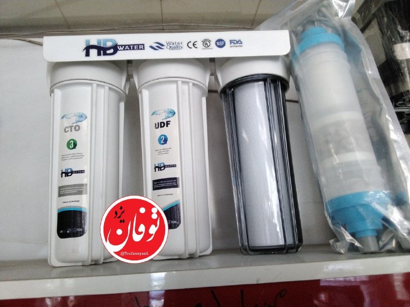 توفان یزد: نوشته های گرمایی در بی برقی و راس ساعت ۱۱ صبح سه شنبه برقمان در گروه ۱۰ رفت تا ساعت ۱۳ برگردد امدیم میوه فروشی محل، جایی