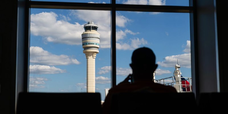 'Everybody's worst nightmare': Air traffic controllers say outages have become too frequent