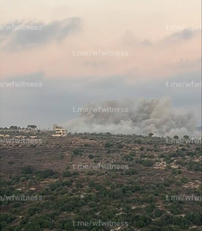 ️🇱🇧🇮🇱 תמונות המציגות את התקיפה האווירית הישראלית על העיירה קנטרה, דרום לבנון.