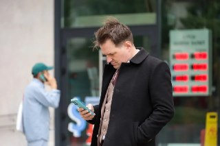 📉 Брошек сегодня не было, а ставку снизили скромнее консенсусного прогноза. Похоже, инфляция нависаетУправляется российская экономика как бы двумя рычкгами: минфин и ЦБ решают разные задачи.Минфин: финансирует оборонный сектор,ЦБ: тормозит инфляцию.Минфин: