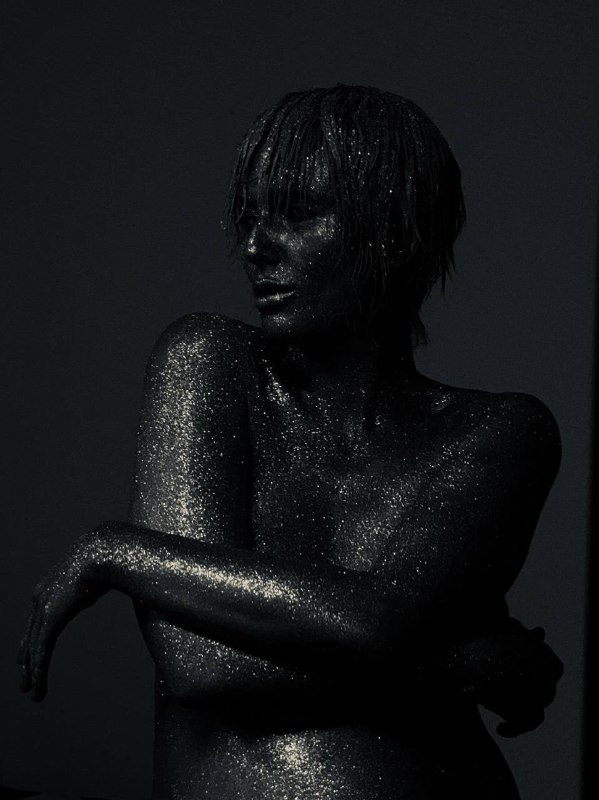 Когда нет референсов для фотографий с бодиартом, только парик и идея на словах 🤣 Спасибо команде за доверие 🫶🏻Когда нет референсов для фотографий с бодиартом, только парик и идея на словах 🤣 Спасибо команде за доверие 🫶🏻