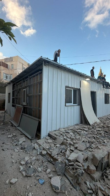 עיריית הכיבוש הישראלית בירושלים הכבושה הכריחה את ד'אד אבו ריאל להרוס את ביתו בעיר אל-אסודהה, ולא את ירושלים…