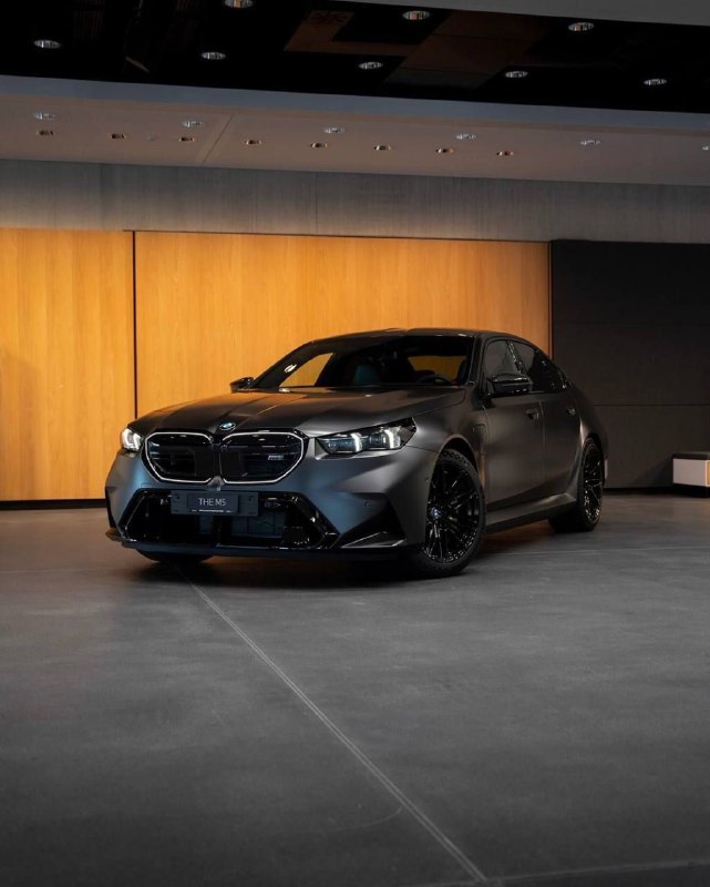 M5 в цвете FrozenDeep Grey