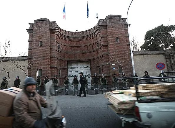 اقتصادنیوز: 🔻اخراج ۲ دیپلمات ایرانی از فرانسه به دنبال جلوگیری از ورود 2 کارمند سفارت فرانسه به ایرانژان نوئل بارو، وزیر خارجه فرانس
