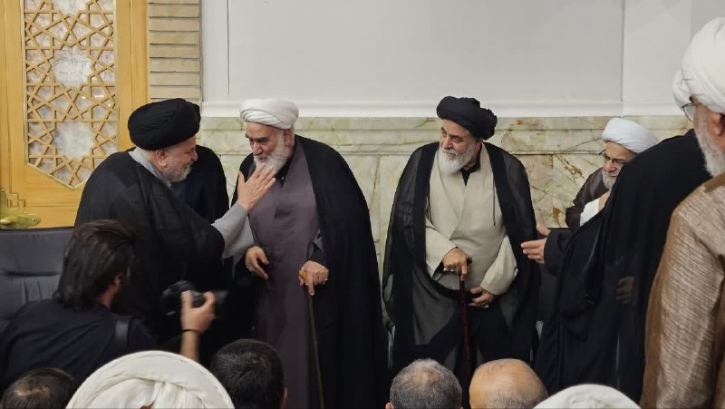 مسجد مقدس جمکران: #قاب_فیروزه_ای 🟢 حضور حجتالاسلام و المسلمین اجاقنژاد، تولیت آستان مقدس مسجد جمکران در مراسم چهلم خاکسپاری قائد شهید در