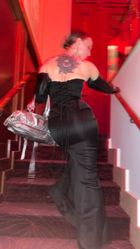 Ставьте ❤️‍🔥, если интересно, какие бренды были на мне в этот вечер С удовольствием расскажу!Ставьте ❤️‍🔥, если интересно, какие бренды были на мне в этот вечер С удовольствием расскажу!