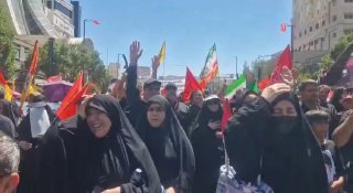 🎦 גניחות של אנשים בפראק יאר - תמונות של מר נהרג הלוויה של איראן במשהד