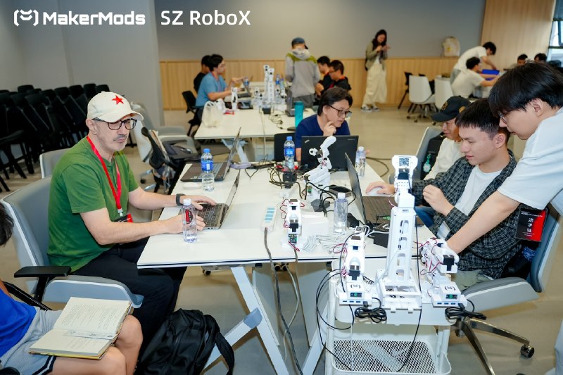 周末的机器人Hackathon我代表RWKV赞助了一台3D打印机下午看看冠军归属😆周末的机器人Hackathon我代表RWKV赞助了一台3D打印机下午看看冠军归属😆