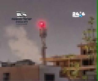 🇮🇱 עשן סמיך עולה לאחר הריסת משרדי מפלגות בדלניות בסולימאניה, במהלך הפגנות.