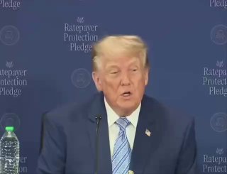 — 🇺🇸/🇮🇷 הנשיא טראמפ: 'המלחמה באיראן עוברת טוב מאוד. יותר טוב ממה שמישהו ציפה.'