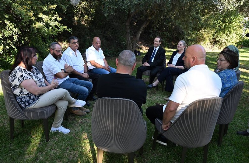 הנשיא הרצוג אירח ניצולי כרם שלום ומשפחות שכולות ביום האלף למלחמה