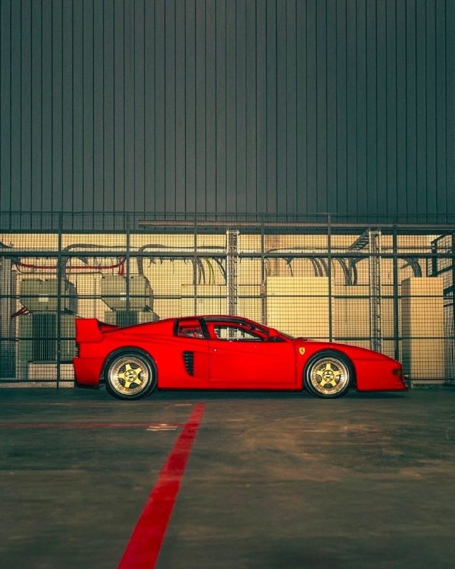 Lotec TT1000 был построен на базе Ferrari Testarossa с применением оригинальных углепластиковых кузо 2