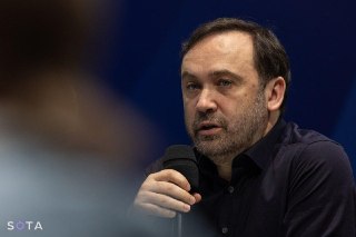 Бывший депутат Госдумы Илья Пономарев заочно получил 19 лет колонии по делу об организации беспорядков в аэропорту Махачкалы в 2023 году, сообщили ТАСС в Верховном суде Дагестана.Еще двое обвиняемых заочно приговорены к 16 и 15 годам колонии, среди них осн