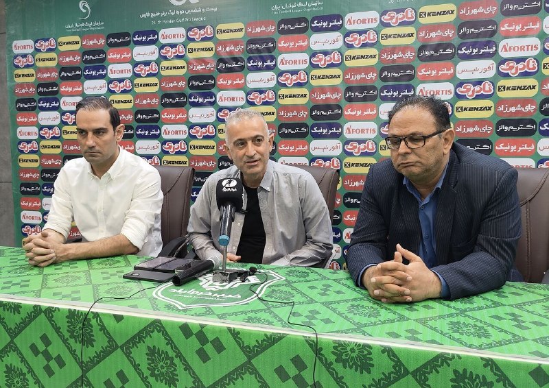 Kamalwand's objection to the non-review of the suspicious scene of Khyber's penalty The head coach of the Khyber Haramabad football team criticized the performance of the assistant referee's room in the video game against Persepolis Tehran and said: A penalty should have been announced for Khyber in the scenes where Masoud Mohabbi's shirt was pulled in the penalty, but it is not clear why the referee's room did not read this scene.