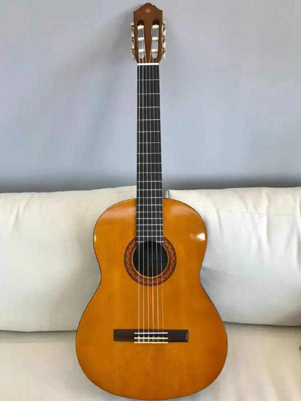 Yamaha C40 классическая акустическая гитара, в отличном. состоянии — фото 1
