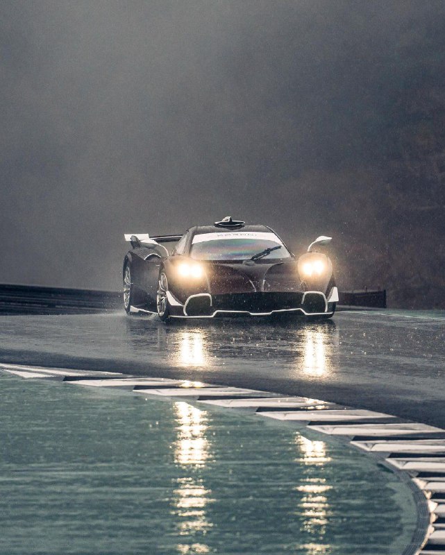 Pagani Huayra R 5