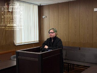 В Москве арестовали на 10 суток девушку, которая вышла в пикет с плакатом «Нет войне, нет оккупации»Таганский районный суд Москвы арестовал Таисию Курбаналиеву по статье о неповиновении полиции, сообщила объединенная пресс-служба судов.Также ей назначили ш