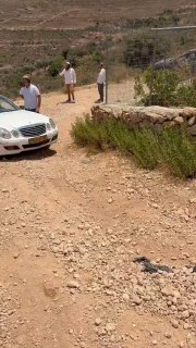 מתנחלים חוגגים באזור ג'ראבה בעיירה סינג'יל, מצפון לרמאללה.