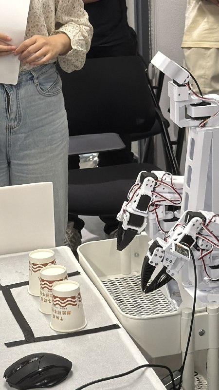 今天机器人黑客松的冠军🏆是Xbotics团队的HomeClaw钳伴队长是来自杭州的开发者陈老师冠军奖品是RWKV赞助的3D打印机今天机器人黑客松的冠军🏆是Xbotics团队的HomeClaw钳伴队长是来自杭州的开发者陈老师冠军奖品是RWKV赞助的3D打印机