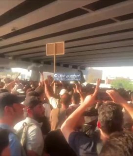 הפגנה של חלק מבוגרי אוניברסיטאות בבירה בגדאד לדרישת מינוי