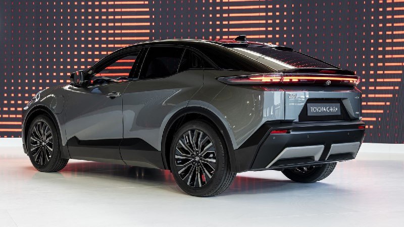 Toyota представила новый кроссовер C-HR+ 2