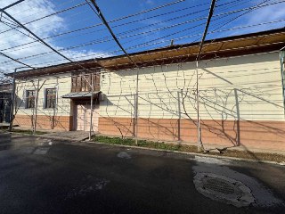Срочна Сотилади ISTROXATDA hovli  sotladi  !!!