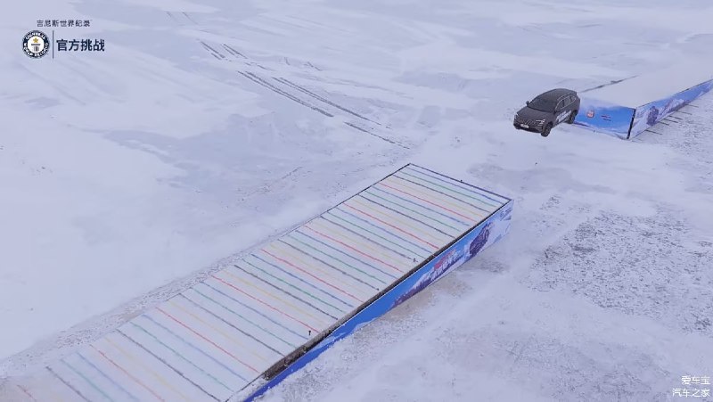 Китайский Changan CS75 Plus установил мировой рекорд — кроссовер прыгнул на 20,9 метра с ледяной рам 2