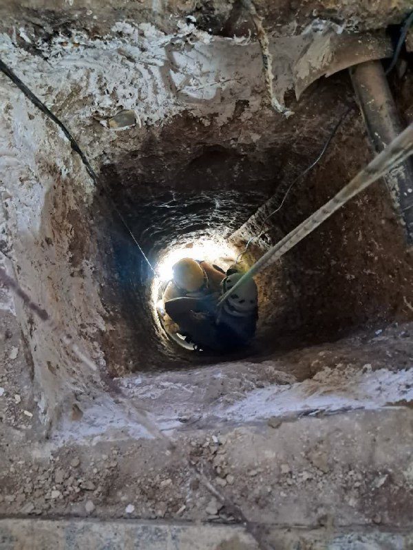 هفته‌نامه مهرمیهن: سقوط دو نفر به چاه ۴۰ متری در روستای احمدآباد؛ یک نفر جان باختسقوط دو نفر به داخل چاه ۴۰ متری در روستای احمدآباد، با حضو