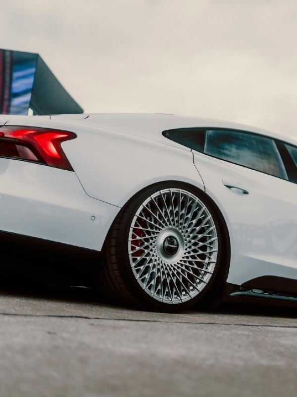 Audi E-Tron GT на дисках Vossen S21-11T с матовым глянцевым прозрачным покрытием. 3