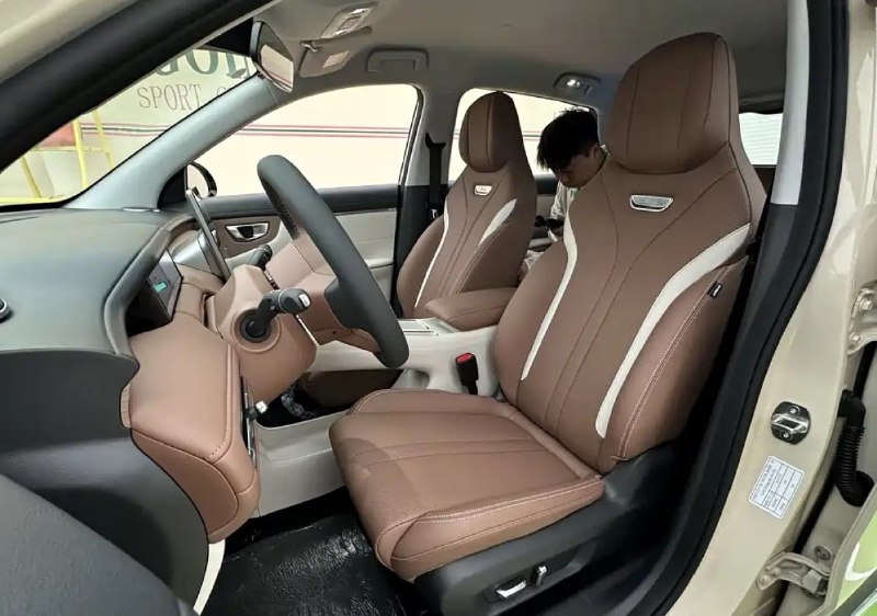 Представлен бюджетный электрокроссовер от GM и SAIC 4