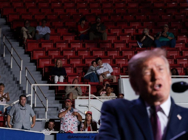 📸 Popular photo of the seating situation in Trump's speech hall in Alabama