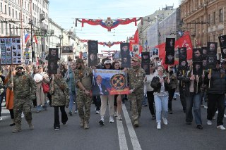 🌐 В Петербурге на акции «Бессмертный полк» пронесли портрет Пригожина, Орбан покинул должность премьера Венгрии. Что еще произошло к 16:00 мск:🔵 Война в Украине. В трехсторонних переговорах по Украине взята пауза, но украинская сторона «знает, что нужно сд
