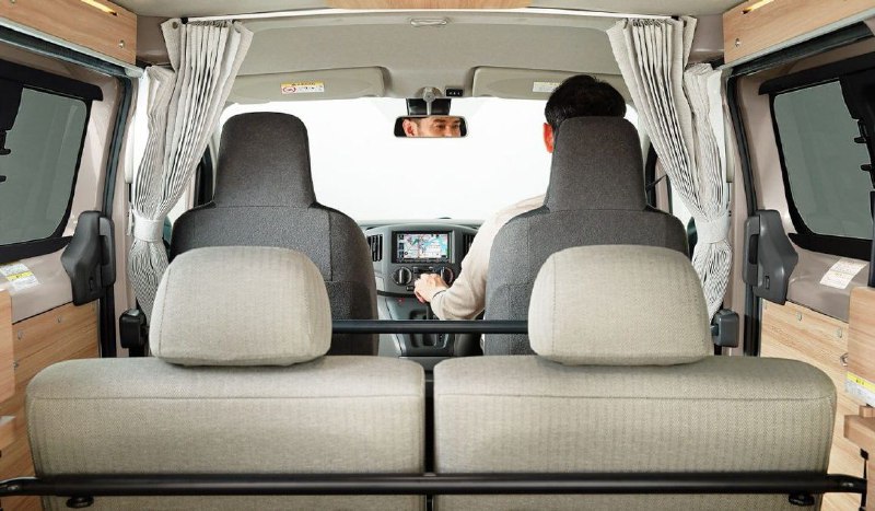 Минивэн Nissan NV200 превратили в дом на колесах 4